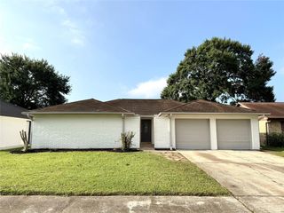10022 Hillridge Road, La Porte, TX 77571