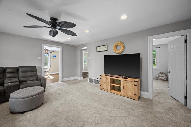 808 E Fitzsimmons ROAD, Oak Creek, WI 53154