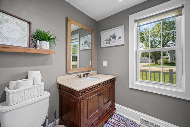 808 E Fitzsimmons ROAD, Oak Creek, WI 53154
