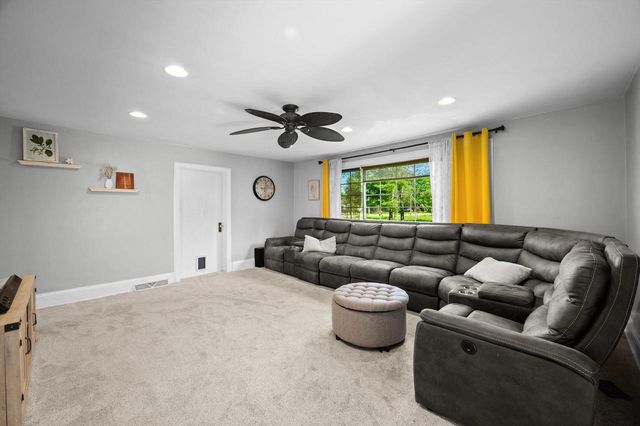 808 E Fitzsimmons ROAD, Oak Creek, WI 53154