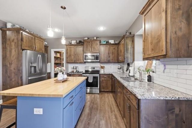1705 SW Red Fox Circle, Oak Grove, MO 64075