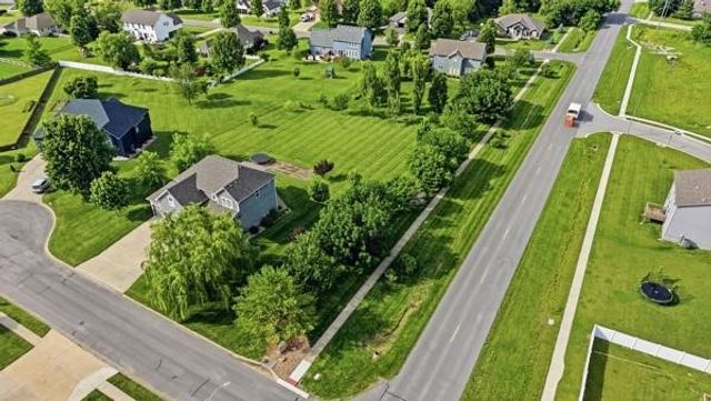 1705 SW Red Fox Circle, Oak Grove, MO 64075