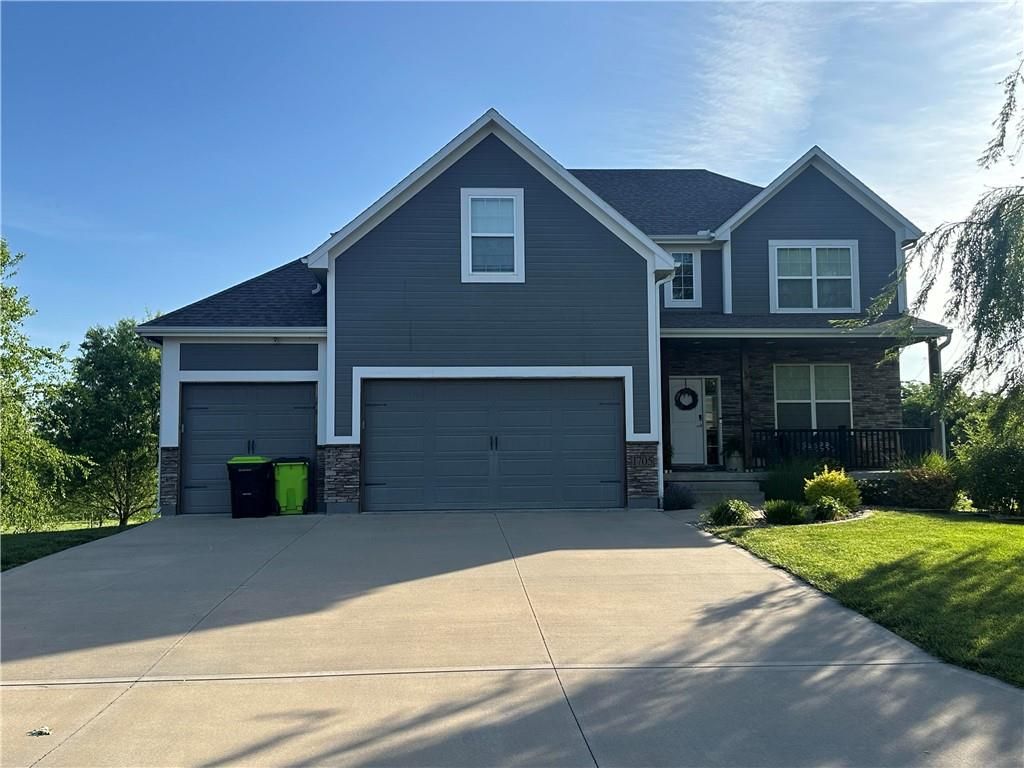 1705 SW Red Fox Circle, Oak Grove, MO 64075