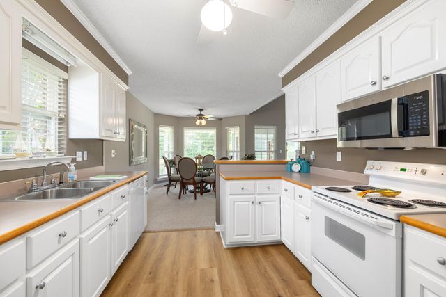 85 Ridge Lake Drive, Manning, SC 29102