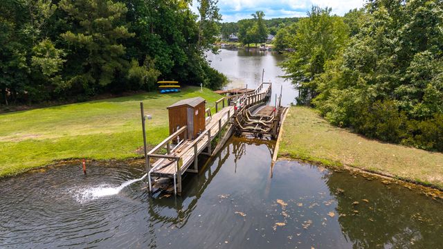 85 Ridge Lake Drive, Manning, SC 29102