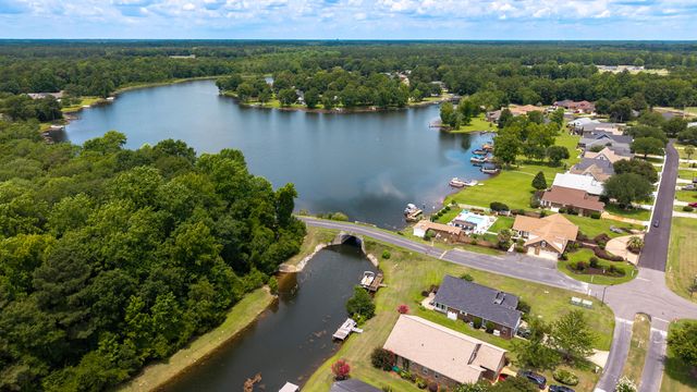85 Ridge Lake Drive, Manning, SC 29102