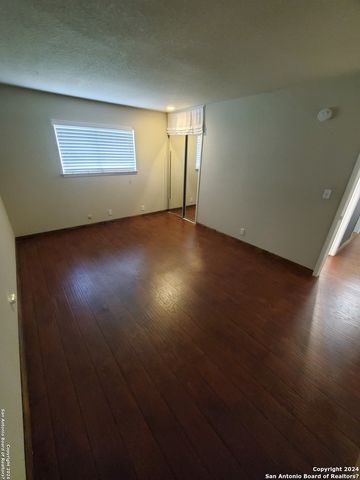 5295 ROUND TABLE DR, San Antonio, TX 78218