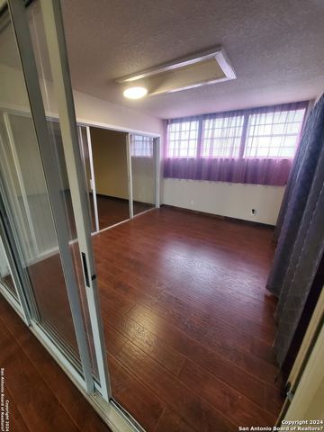 5295 ROUND TABLE DR, San Antonio, TX 78218