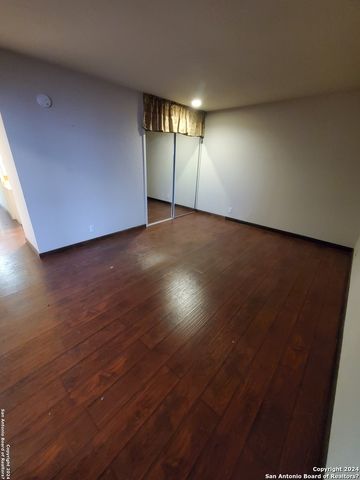 5295 ROUND TABLE DR, San Antonio, TX 78218
