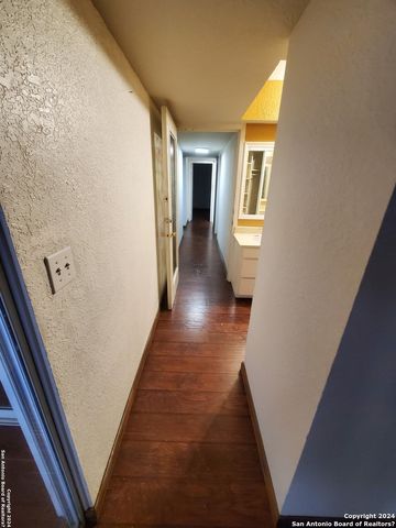 5295 ROUND TABLE DR, San Antonio, TX 78218