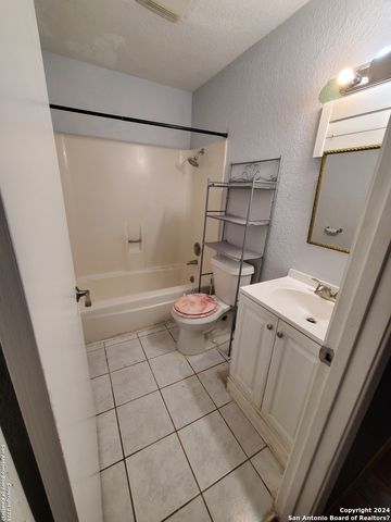 5295 ROUND TABLE DR, San Antonio, TX 78218
