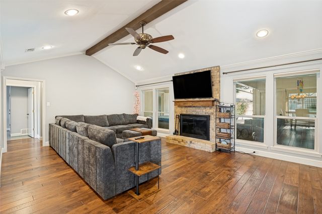 2401 Radcliffe Drive, Arlington, TX 76012