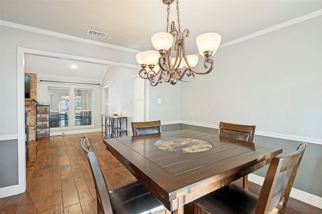 2401 Radcliffe Drive, Arlington, TX 76012