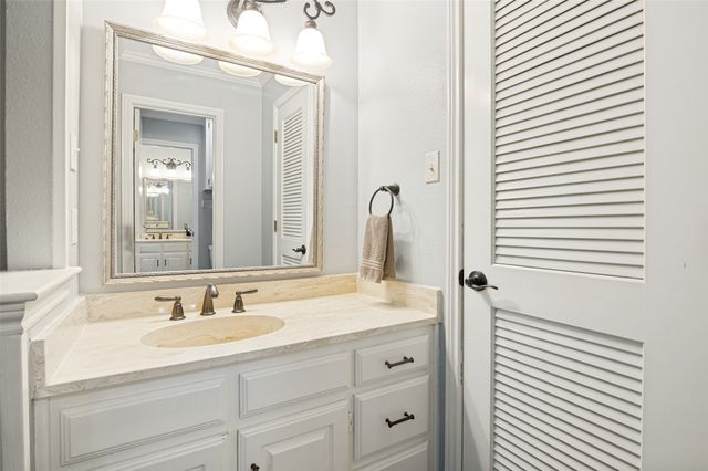 2401 Radcliffe Drive, Arlington, TX 76012