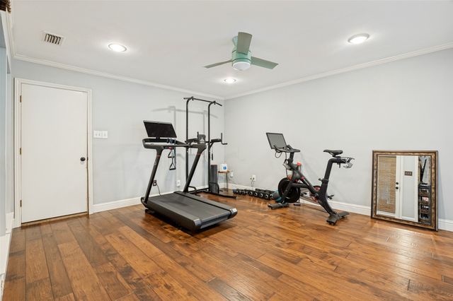 2401 Radcliffe Drive, Arlington, TX 76012