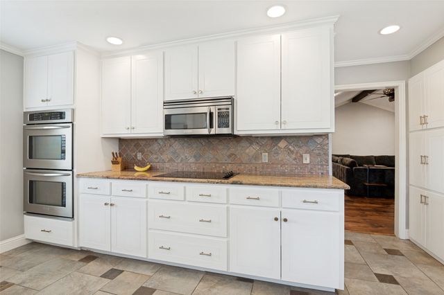 2401 Radcliffe Drive, Arlington, TX 76012