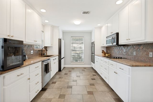 2401 Radcliffe Drive, Arlington, TX 76012