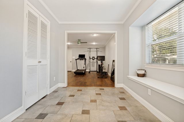 2401 Radcliffe Drive, Arlington, TX 76012