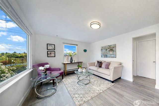 2517 - 2519 E Pike Street, Seattle, WA 98122