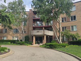 945 E Kenilworth Avenue 325, Palatine, IL 60074