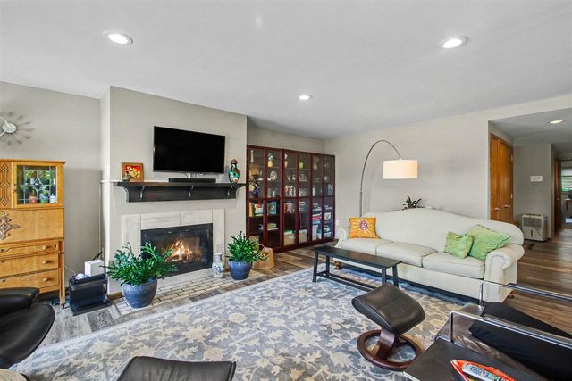 1745 Ottawa Beach Road 1, Holland, MI 49424