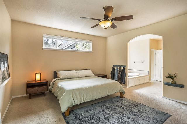 800 SE Shadowood Drive, Bend, OR 97702