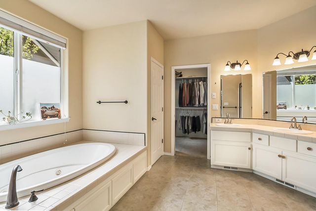 800 SE Shadowood Drive, Bend, OR 97702