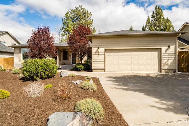 800 SE Shadowood Drive, Bend, OR 97702