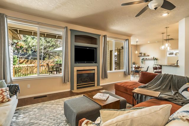 800 SE Shadowood Drive, Bend, OR 97702