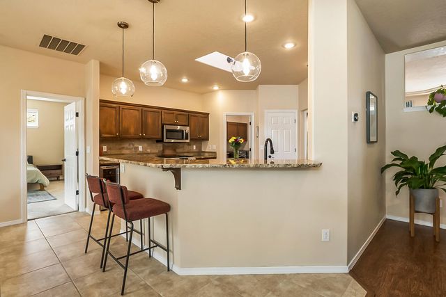 800 SE Shadowood Drive, Bend, OR 97702