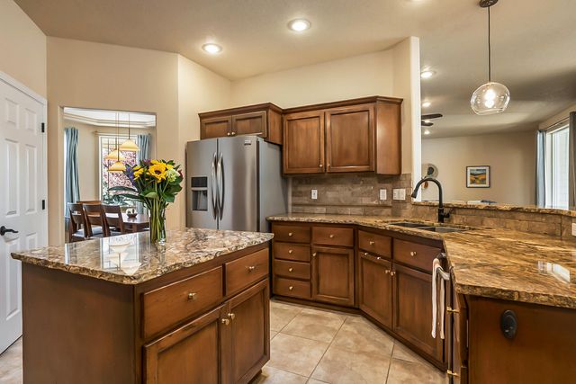 800 SE Shadowood Drive, Bend, OR 97702