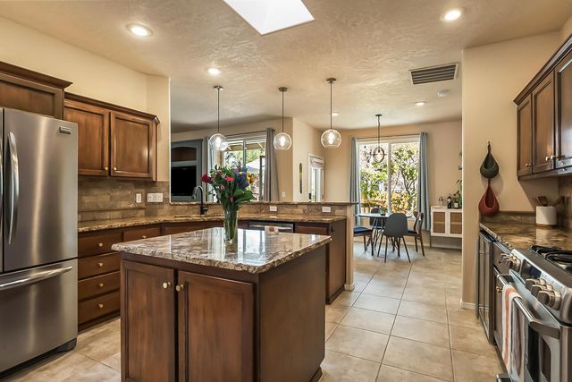 800 SE Shadowood Drive, Bend, OR 97702