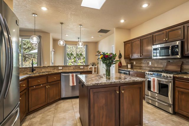 800 SE Shadowood Drive, Bend, OR 97702