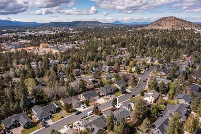 800 SE Shadowood Drive, Bend, OR 97702