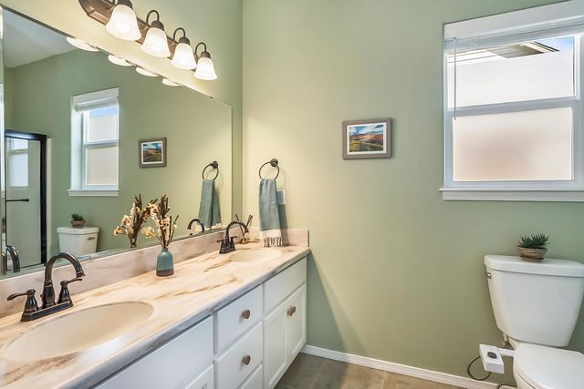 800 SE Shadowood Drive, Bend, OR 97702