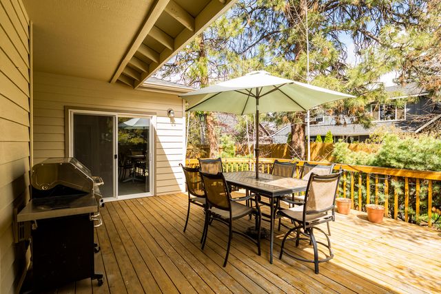 800 SE Shadowood Drive, Bend, OR 97702