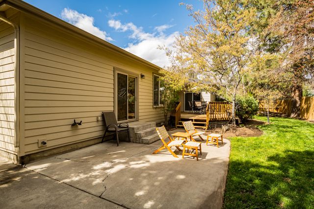 800 SE Shadowood Drive, Bend, OR 97702