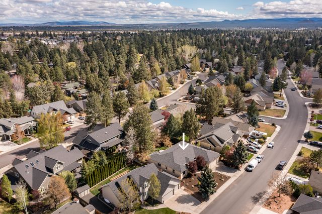 800 SE Shadowood Drive, Bend, OR 97702