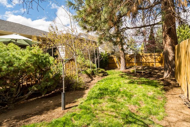 800 SE Shadowood Drive, Bend, OR 97702