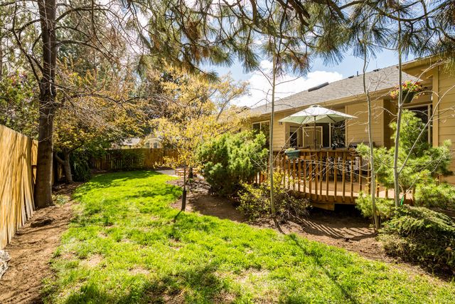 800 SE Shadowood Drive, Bend, OR 97702