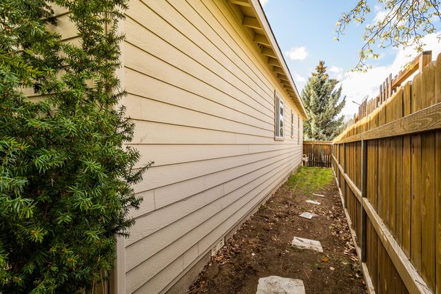 800 SE Shadowood Drive, Bend, OR 97702