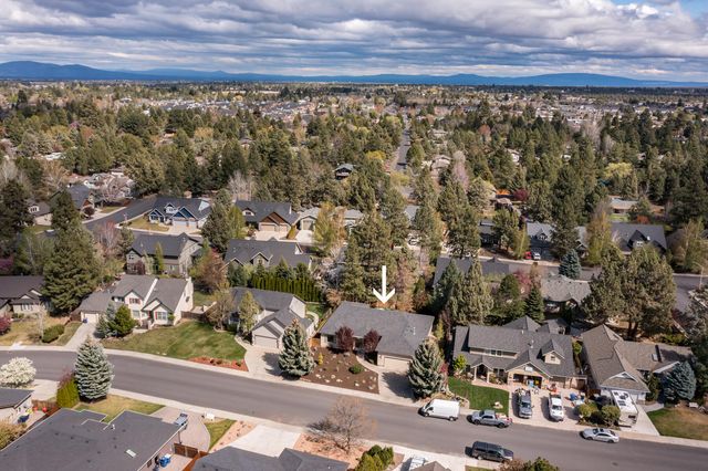 800 SE Shadowood Drive, Bend, OR 97702