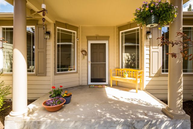 800 SE Shadowood Drive, Bend, OR 97702