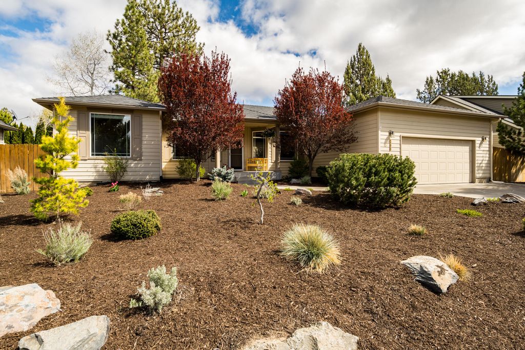 800 SE Shadowood Drive, Bend, OR 97702