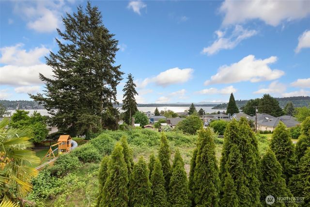 1005 N 29th Street, Renton, WA 98056