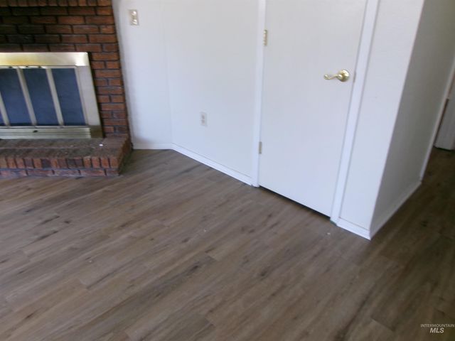 5657 N Millstone Dr, Garden City, ID 83714