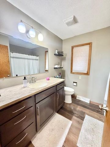 475 E CSAH 10, Vesta, MN 56292