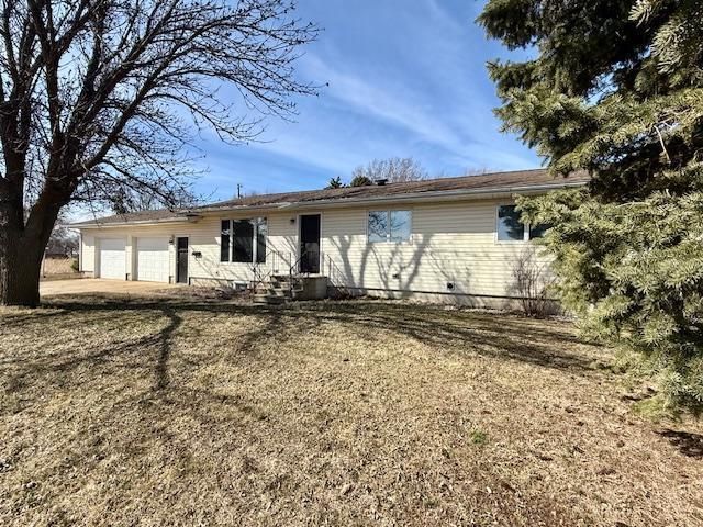 475 E CSAH 10, Vesta, MN 56292
