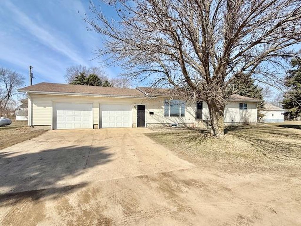 475 E CSAH 10, Vesta, MN 56292