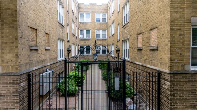4728 N KENNETH Avenue 3E, Chicago, IL 60630